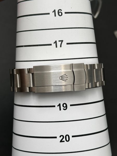 Rolex Oyster Perpetual 124300
